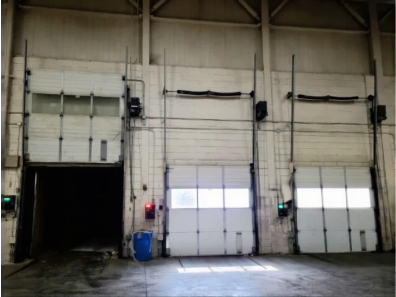 Warehouse interior with multiple overhead dock doors – Dock Leveler & Dock Equipment Repair Alvin, TX